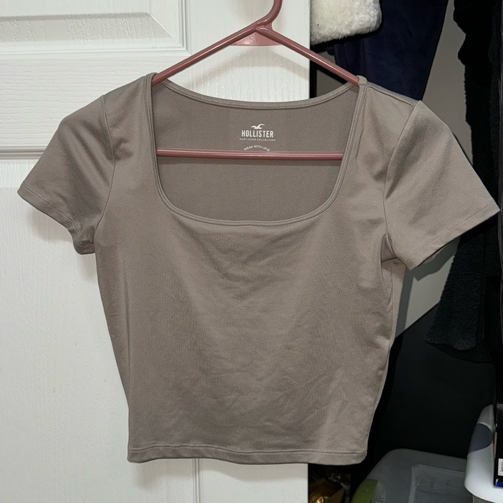 Hollister t-shirt